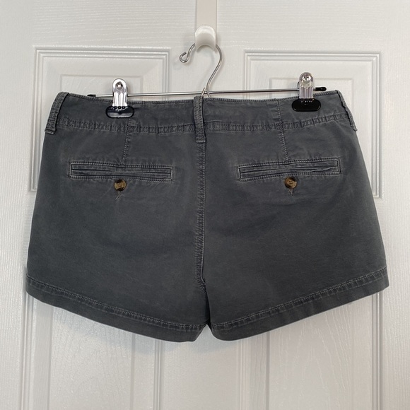 American Eagle super stretch shortie khaki shorts - Picture 2 of 5